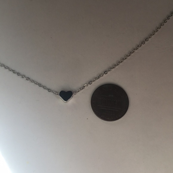 New! Heart Pendant Choker Necklace - Picture 4 of 6